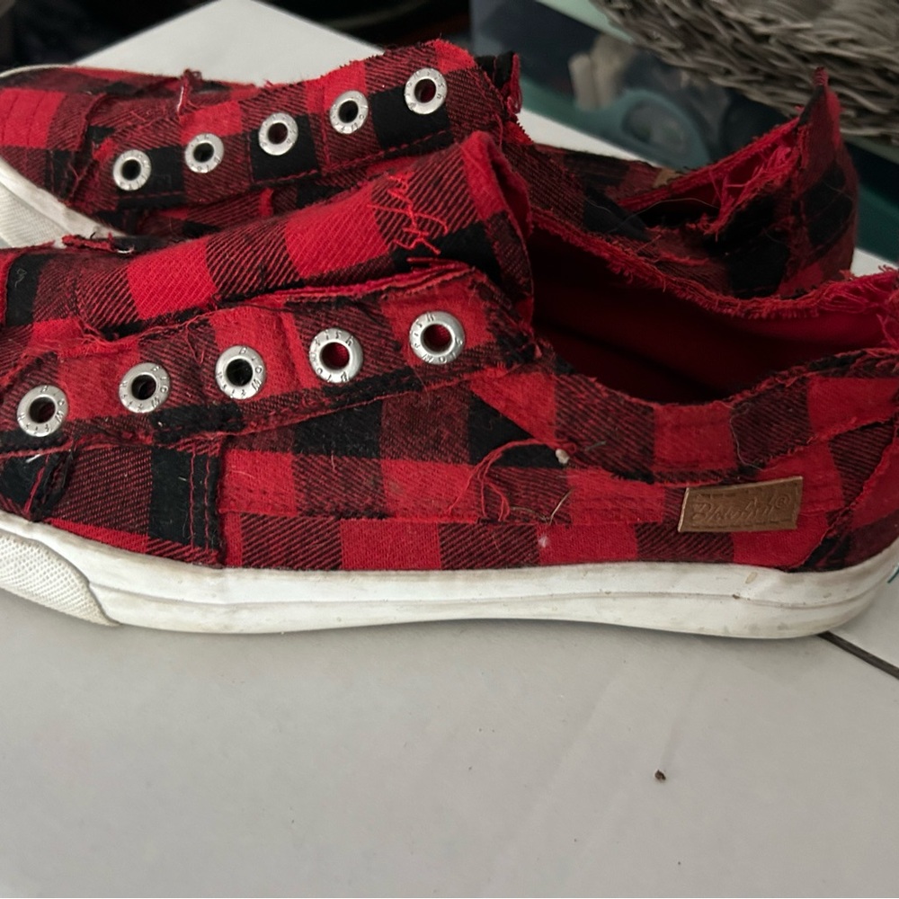 Blowfish slip on sneakers. No lace style. Slightly worn. 2 to 3 times. Size 9 - Picture 2 of 4